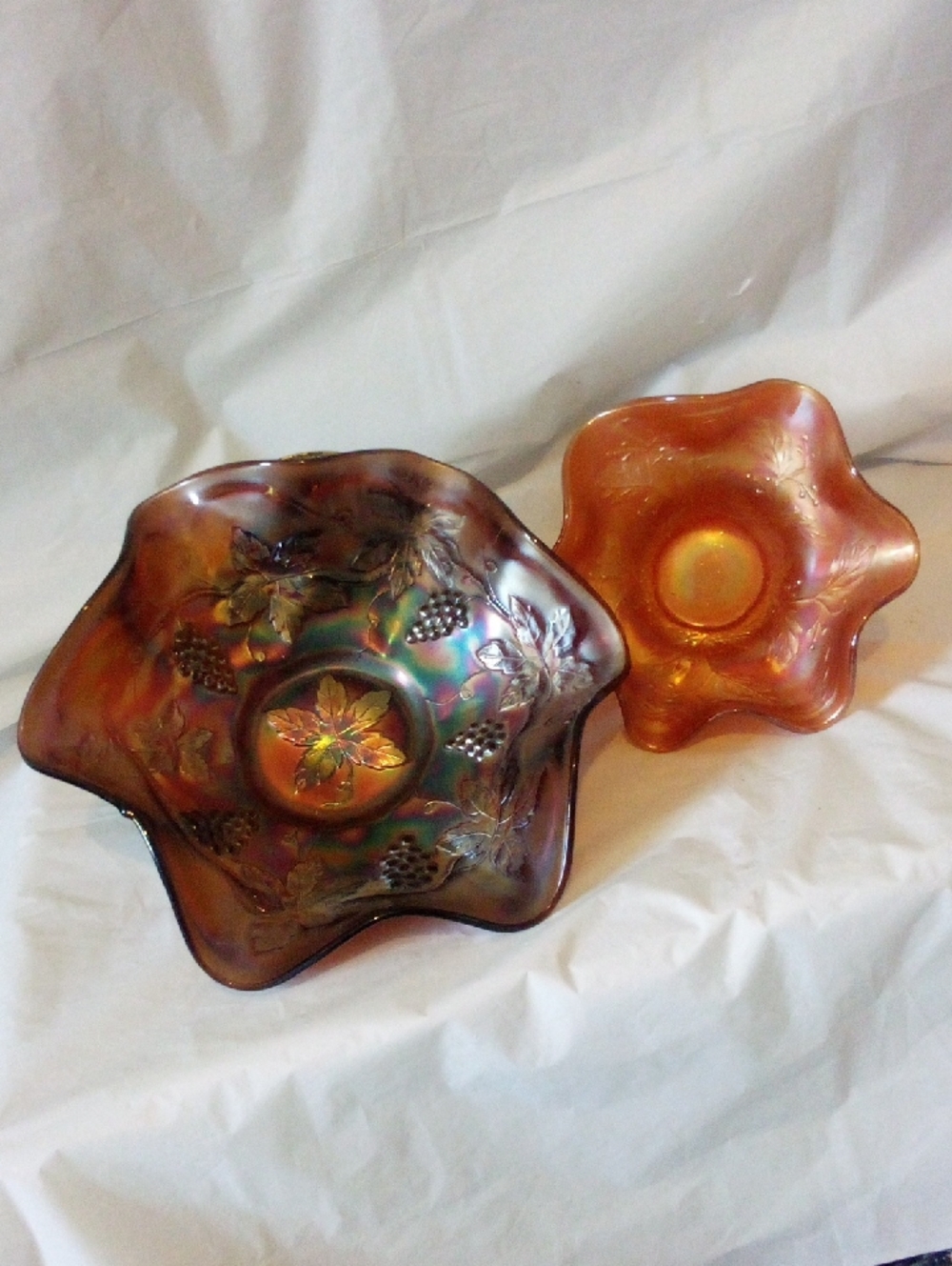 Carnival Glass Scalloped Bowls 9" & 5,5" Ornate